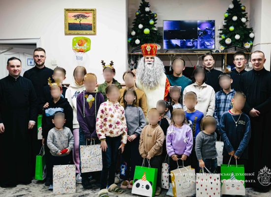 Коли народжується диво: святий Миколай завітав до вихованців центру соціально-психологічної реабілітації
