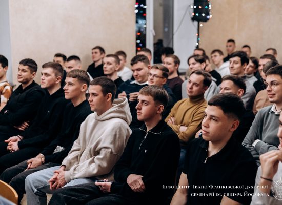 «Святий Миколай, завітай до всіх нас»: в ІФДС відбулася акція «Таємний Миколай» та підведення підсумків I семестру