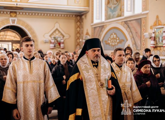 «Бути християнином – це бути людиною воскресіння», – Владика Андрій Хім’як під час молитовних чувань у Старуні