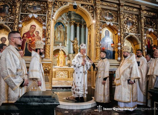 В головній святині міста відбулася подячна Архієрейська Літургія з нагоди іменин Митрополита Володимира