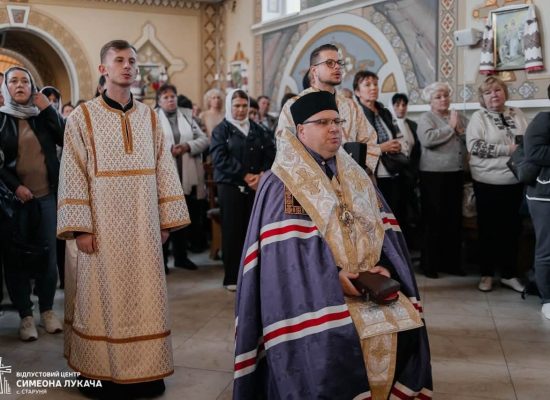Молитва єднає серця: у Старуні відбулися щомісячні молитовні чування