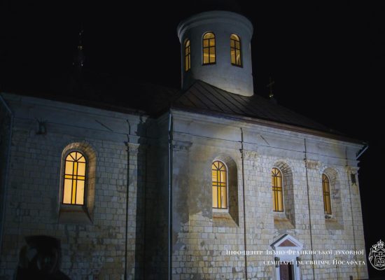 Семінарійна спільнота долучилася до вересневих нічних чувань у Крилосі