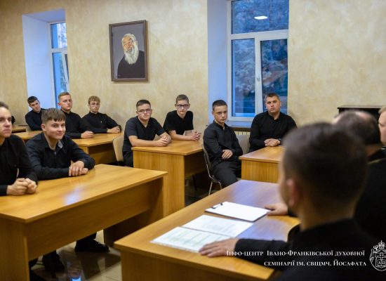 Владика Петро Голіней відвідав семінаристів Коломийської єпархії