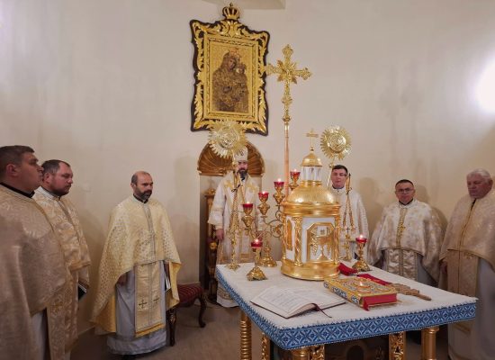 «Вервиця — молитва, яка веде нас до Ісуса через Марію» — владика Микола Семенишин на чуваннях у Крилосі.